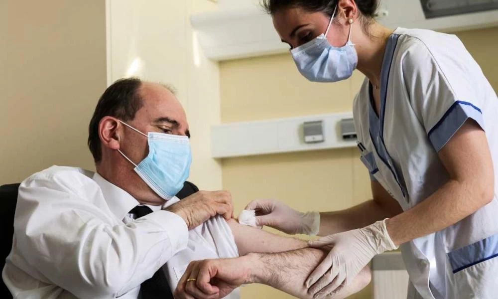 Ζαν Καστέξ: Εμβολιάστηκε με το πολυσυζητημένο σκεύασμα της Astrazeneca